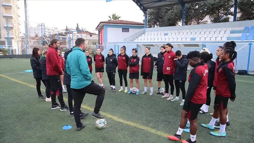 Hatayspor kadın futbol takımı zirve yarışından kopmak istemiyor