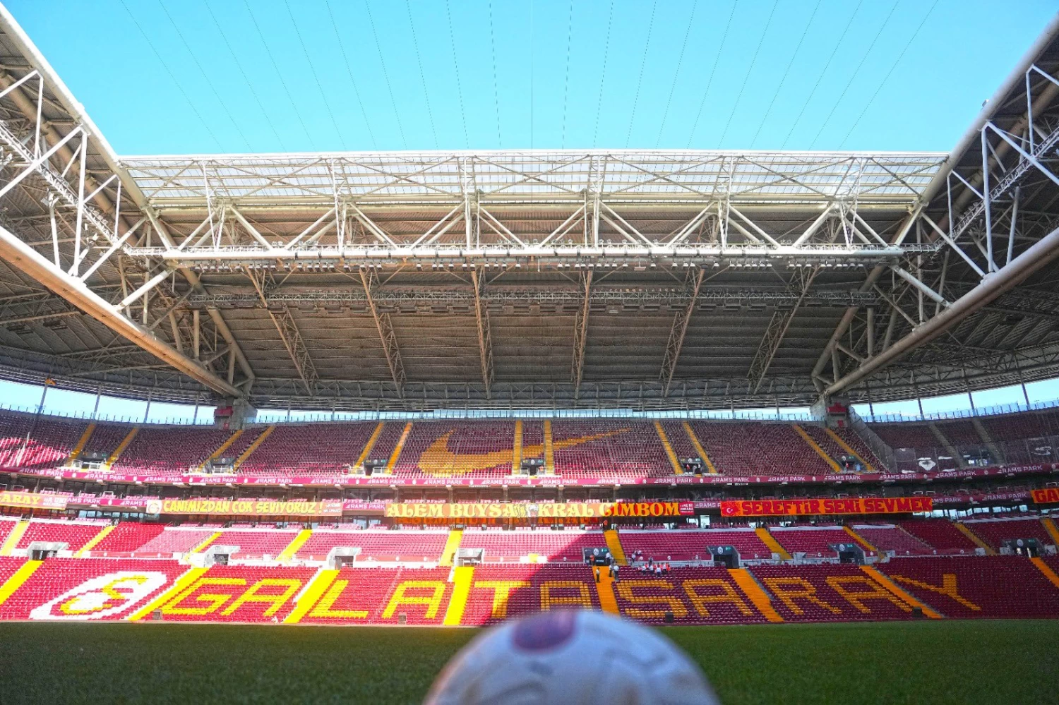 Galatasaray RAMS Park'ta 300. maçına çıkıyor