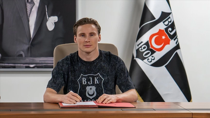 Beşiktaş, Norveçli savunma oyuncusu Jonas Svensson ile sözleşme imzaladı