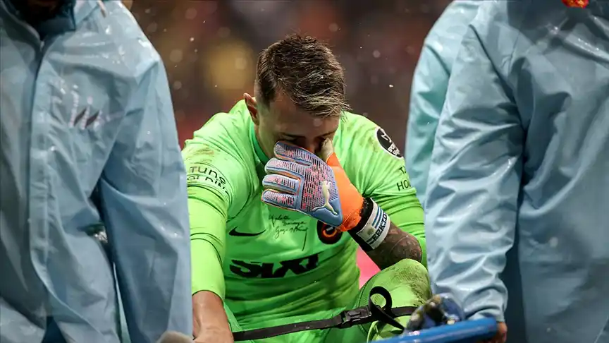 Galatasaray'da Muslera'nın ayağında kanama ve kısmi çökme tespit edildiği açıklandı