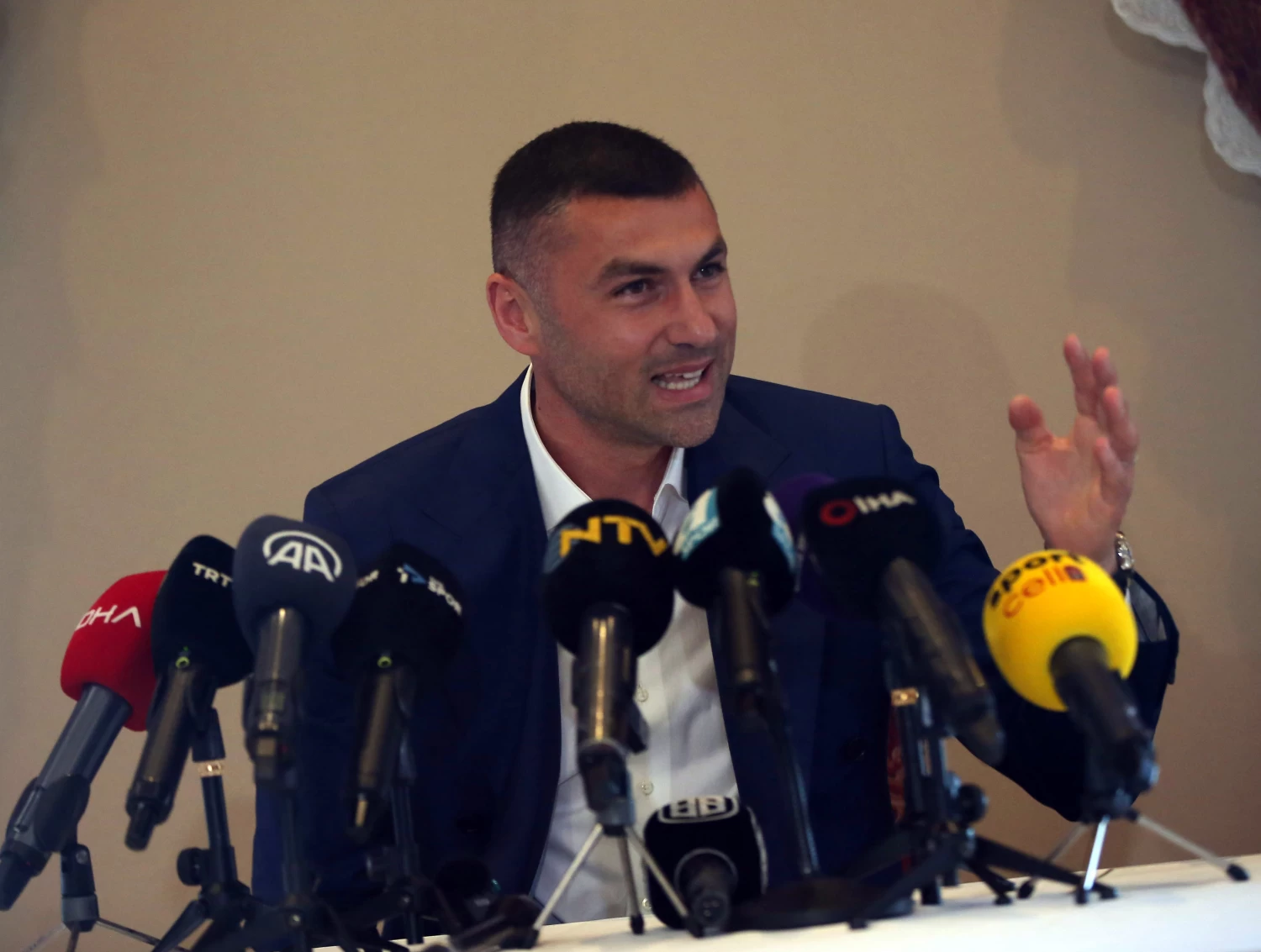 Burak Yılmaz futbolu bıraktı!