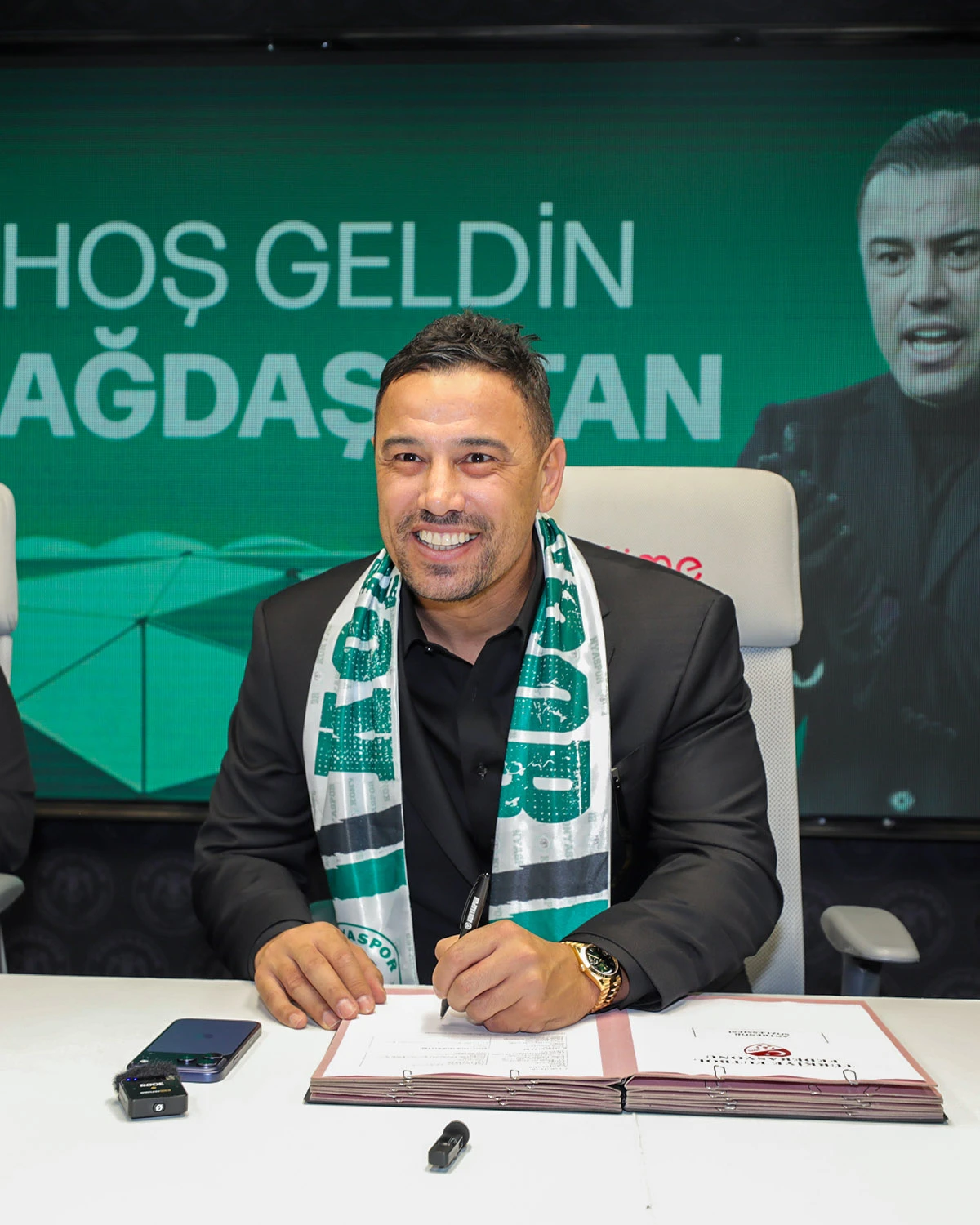 Konyaspor, teknik direktör Çağdaş Atan ile 1,5 yıllık sözleşme imzaladı