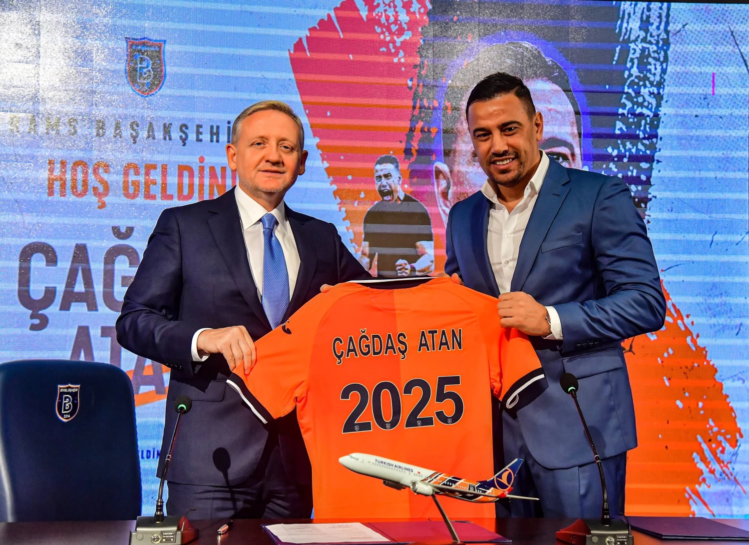 Çağdaş Atan resmen Başakşehir'de!