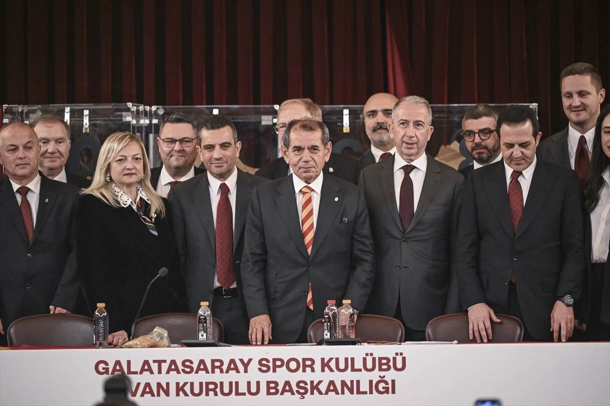 Galatasaray'da başkan Dursun Özbek güven tazeledi