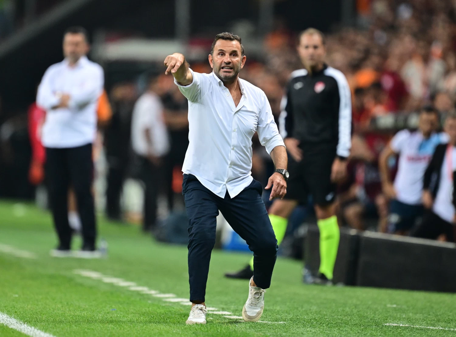 Okan Buruk: Biz de kulübeden rahat rahat maç izlemek istiyoruz
