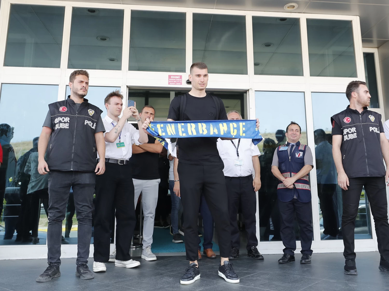Fenerbahçe, Livakovic'i İstanbul'a getirdi