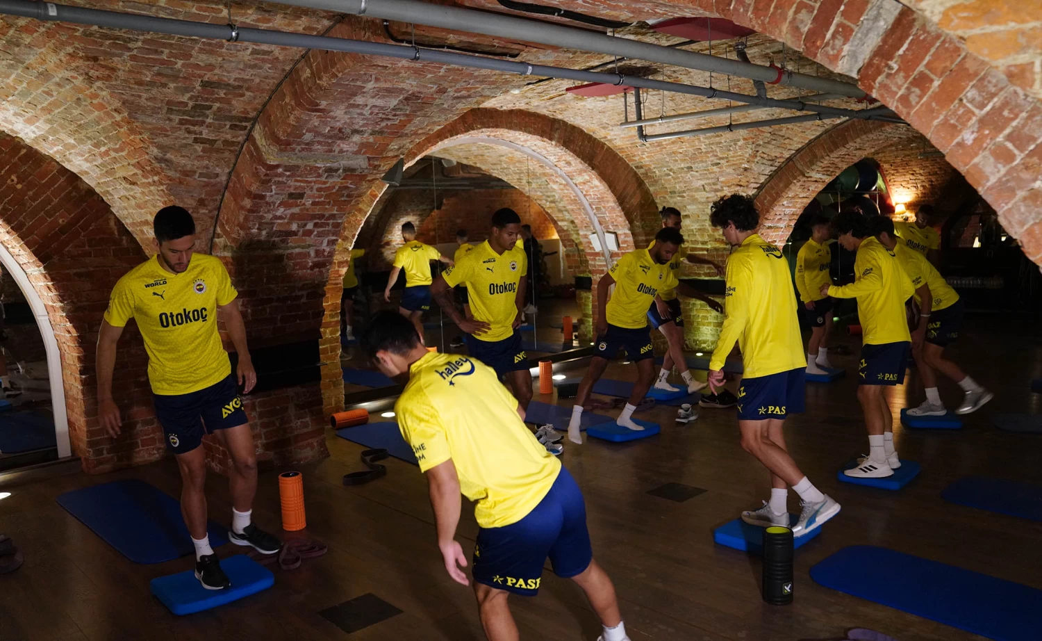 Fenerbahçe'de Alexander Djiku ve Umut Nayir takıma dahil oldu