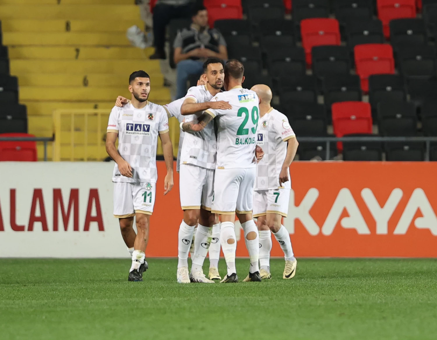 Alanyaspor'dan TFF Başkanı Büyükekşi'ye destek