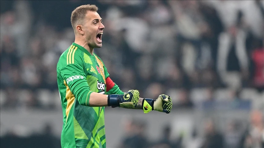 Beşiktaş'ta Mert Günok ile yollar ayrıldı