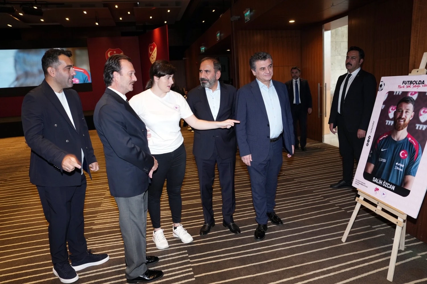 "Futbolda Fark Yok, Sevgi Var" projesinin sergisi açıldı