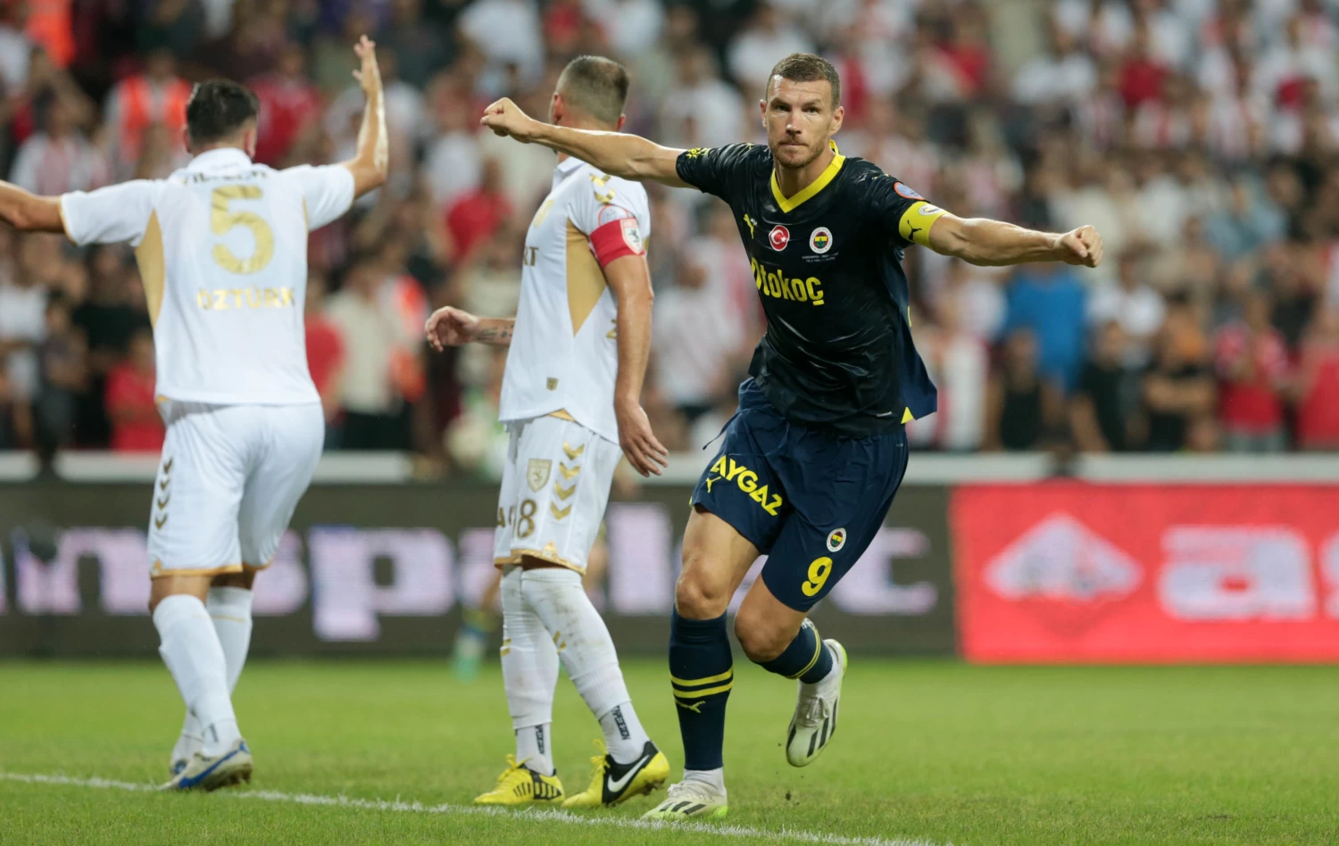 Edin Dzeko: Yeni galibiyetlere konsantre olmalıyız
