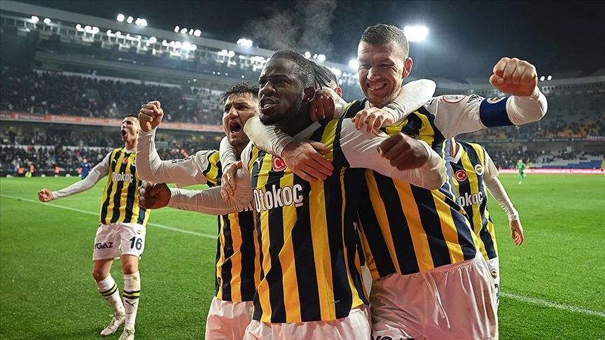 Fenerbahçe 3 puanı son dakika golüyle aldı