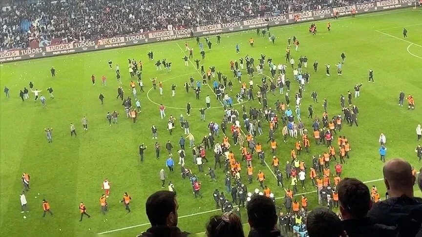 PFDK Trabzonspor'a iç sahada 6 maç seyircisiz oynama, Fenerbahçeli 2 oyuncuya birer maç men cezası verdi