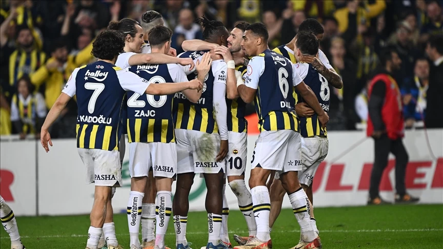 Fenerbahçe, geriye düştüğü maçta Kasımpaşa'ya puan kaptırmadı