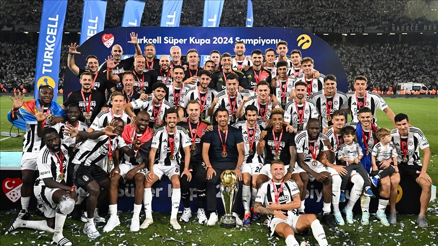 Beşiktaş'ta sezon "farklı" başladı, hayal kırıklığıyla bitti