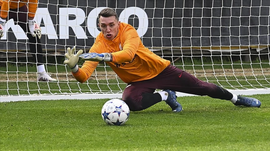 Galatasaray'ın sahadaki efsanesi Muslera, 400. Süper Lig maçına hazırlanıyor