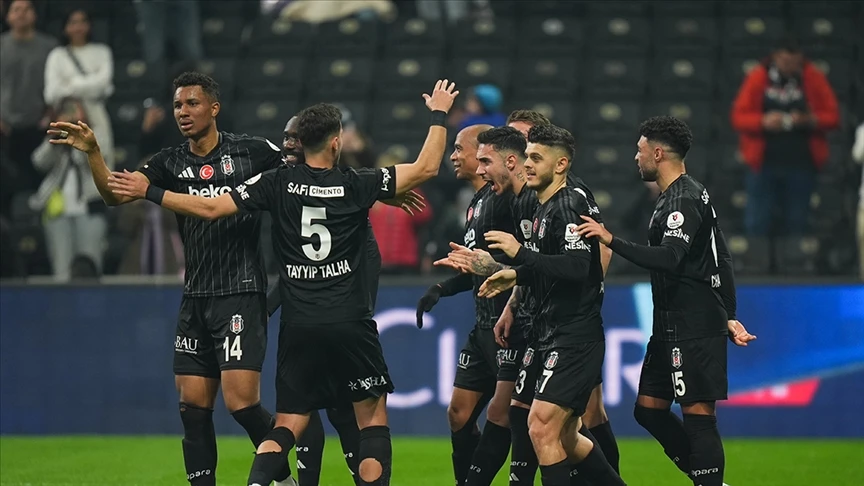 Beşiktaş, taraftarı önünde Galatasaray'a karşı avantajlı
